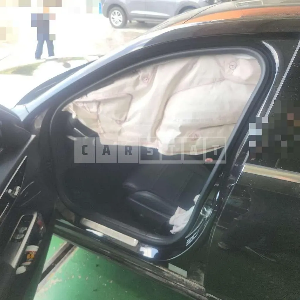 Photo 2 of 7: 2024 Mercedes-Benz C300 4Matic — Korean insurance auction