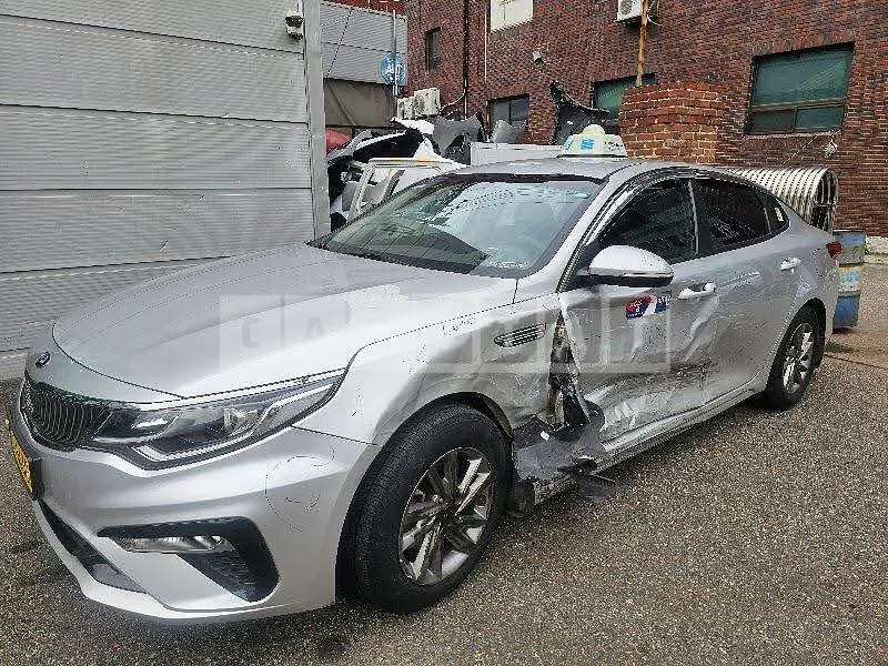 Photo 2 of 15: 2019 Kia K5, VIN KNAGU416BLA386268 — Korean insurance auction