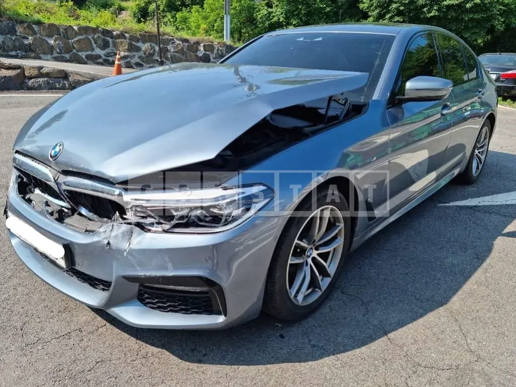 Photo 2 of 9: 2017 BMW 523d xDrive, VIN WBAJC510XHWB83794 — Korean insurance auction
