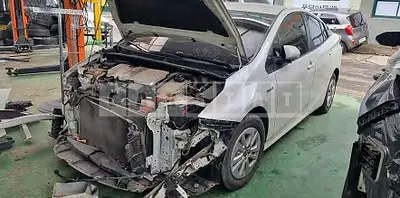 Photo 1 of 19: 2017 Toyota Prius, VIN JTDKBRFU9H3551586 — Korean insurance auction
