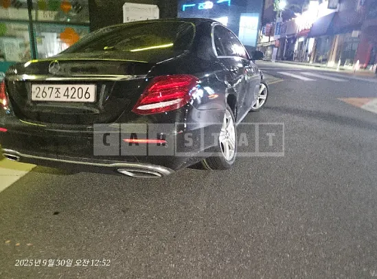 Photo 2 of 10: 2018 Mercedes-Benz E220d — Korean insurance auction
