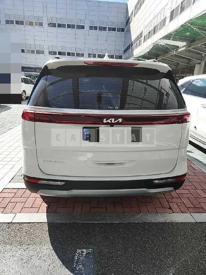 Photo 2 of 13: 2023 Kia Carnival 2.2 — Korean insurance auction