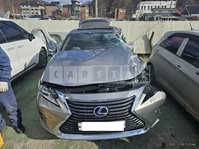 Photo 1 of 14: 2018 Lexus ES300h, VIN JTHBW1GG7J2174569 — Korean insurance auction