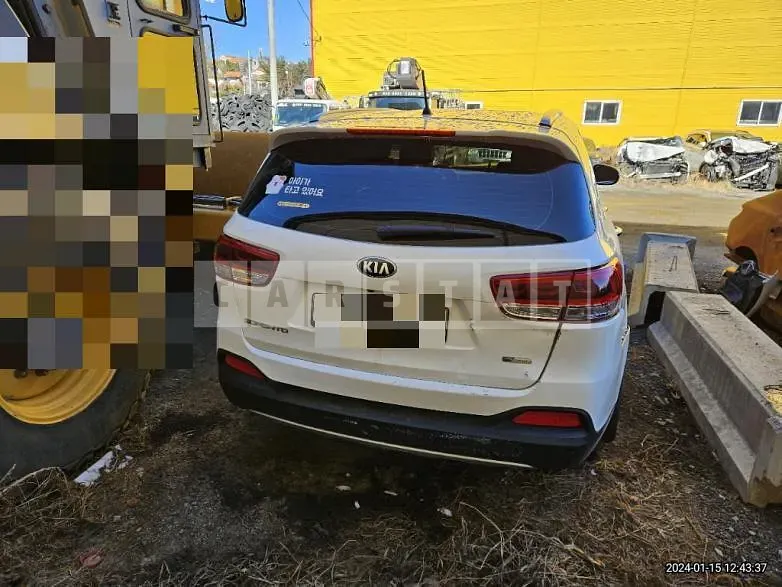 Photo 2 of 18: 2017 Kia Sorento 2.0, VIN KNAPH81ABHA338797 — Korean insurance auction