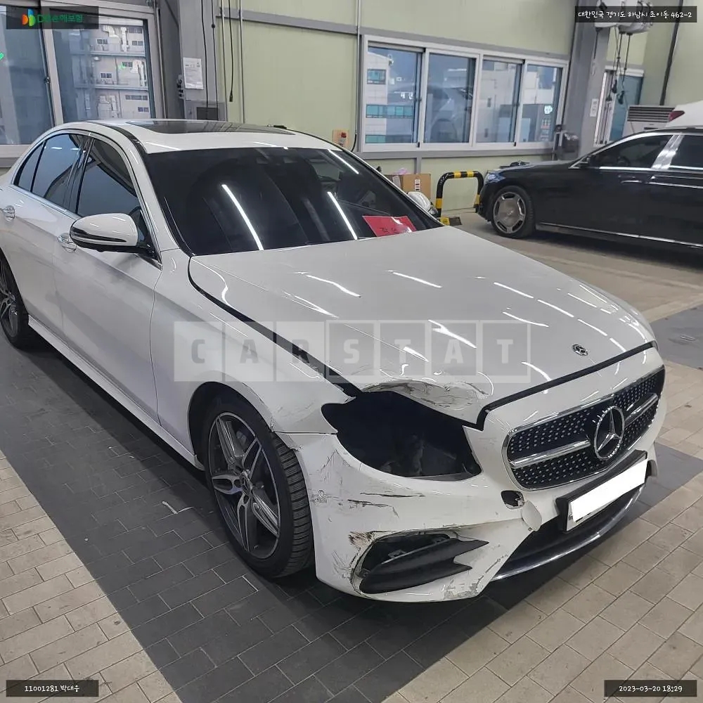 Photo 2 of 16: 2018 Mercedes-Benz E300, VIN WDDZF4JB2JA428974 — Korean insurance auction