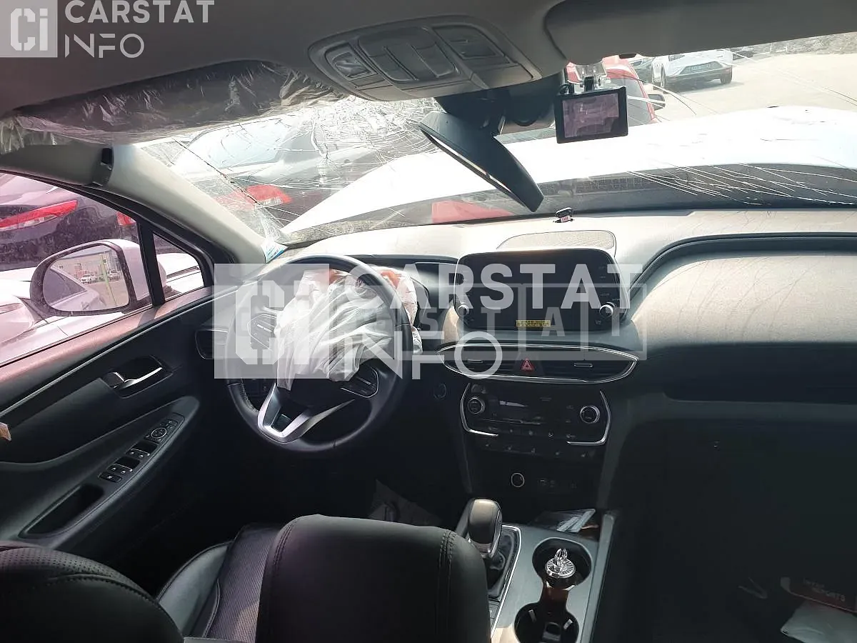 Photo 2 of 6: 2019 Hyundai Santa Fe, VIN KMHS281BDKU136900 — Korean insurance auction