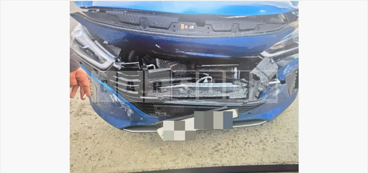 Photo 2 of 33: 2017 Hyundai IONIQ (Hybrid), VIN KMHC051CGJU046828 — Korean insurance auction