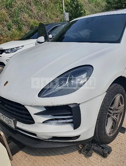 Photo 2 of 9: 2019 Porsche Macan, VIN WP1AA2952KLB13427 — Korean insurance auction