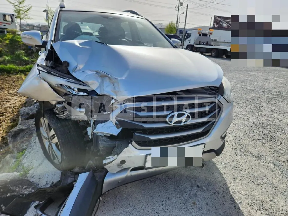 Photo 2 of 6: 2014 Hyundai Tucson, VIN KMHJU81VBFU930166 — Korean insurance auction