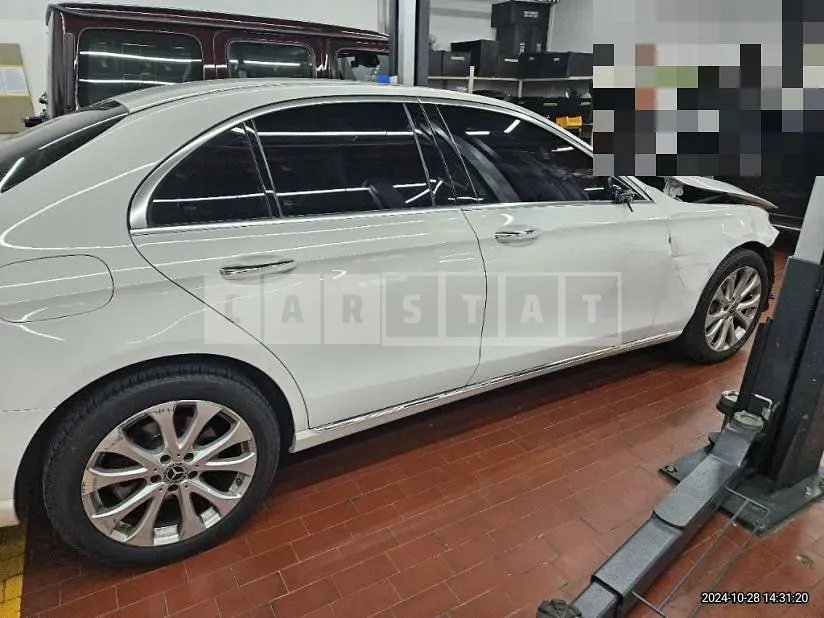 Photo 2 of 29: 2018 Mercedes-Benz E300 4Matic — Korean insurance auction