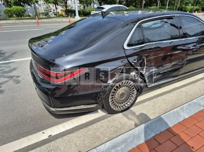 Photo 2 of 8: 2019 Genesis G90 — Korean insurance auction
