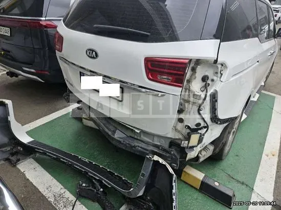 Photo 2 of 36: 2019 Kia Carnival — Korean insurance auction
