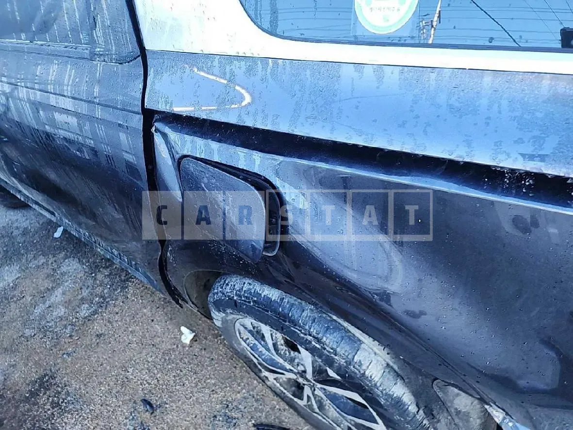 Photo 2 of 19: 2021 Kia Carnival — Korean insurance auction