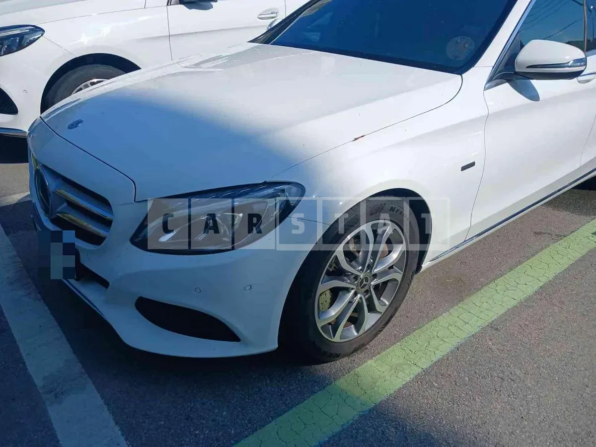 Photo 2 of 29: 2018 Mercedes-Benz C350 e — Korean insurance auction