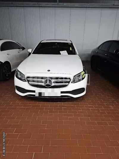 Photo 1 of 38: 2016 Mercedes-Benz E220 d — Korean insurance auction