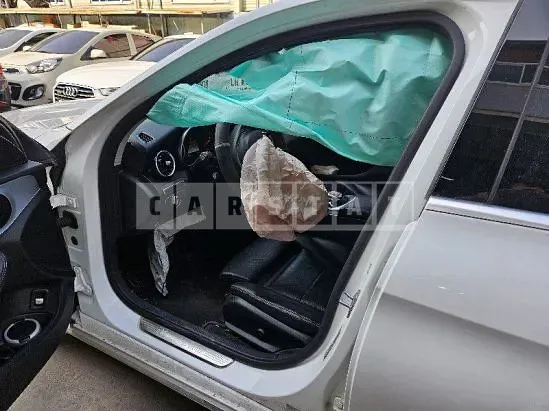 Photo 2 of 14: 2016 Mercedes-Benz C220d 4Matic, VIN WDDWF0FB2GF399105 — Korean insurance auction