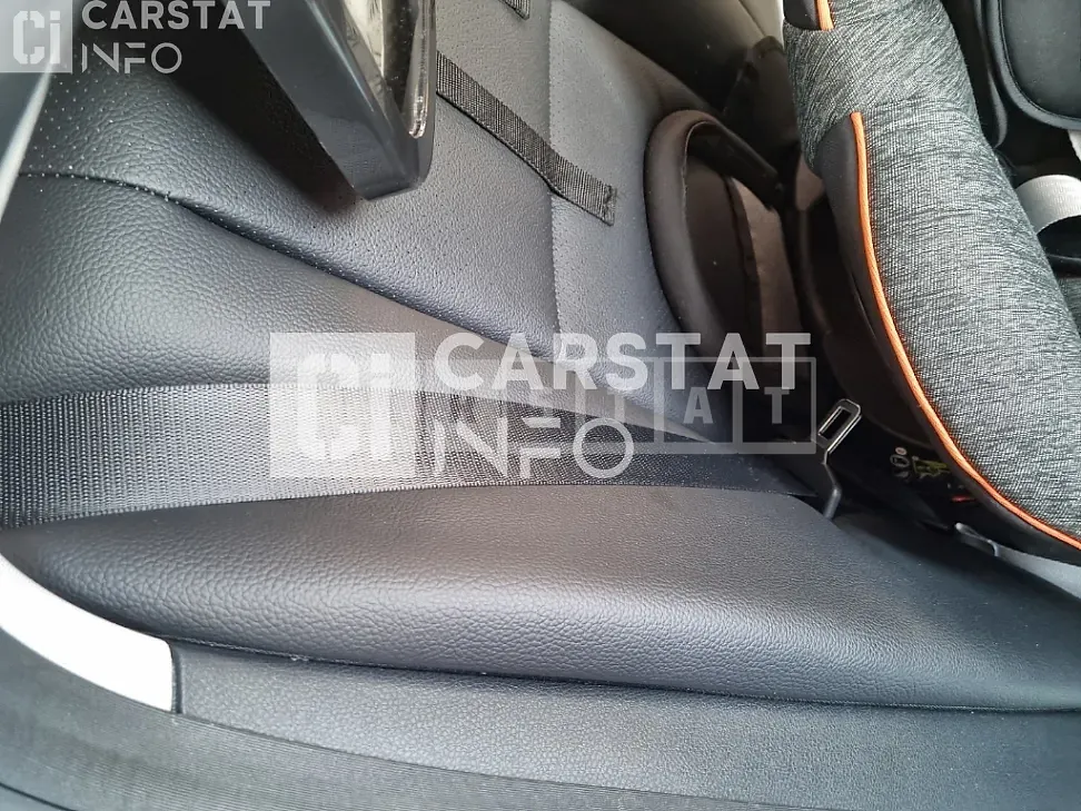 Photo 2 of 10: 2015 Mercedes-Benz C200 d, VIN WDDWF3HB9GF239348 — Korean insurance auction