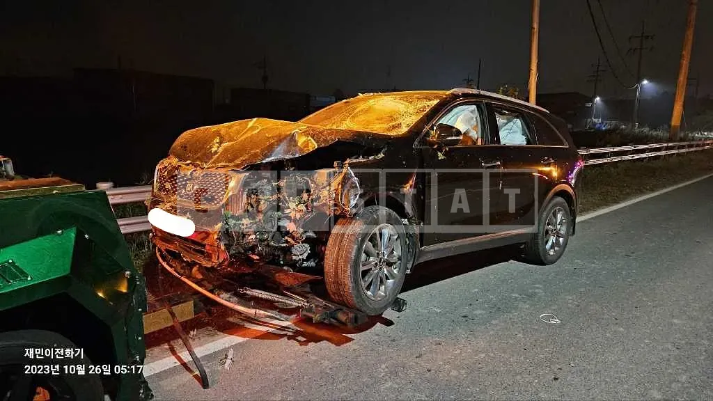 Photo 2 of 4: 2016 Kia Sorento, VIN KNAPH81BDGA180347 — Korean insurance auction