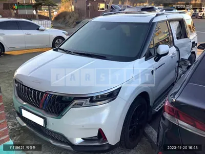 Photo 1 of 17: 2021 Kia Carnival Limousine, VIN KNANE81BBMS066210 — Korean insurance auction