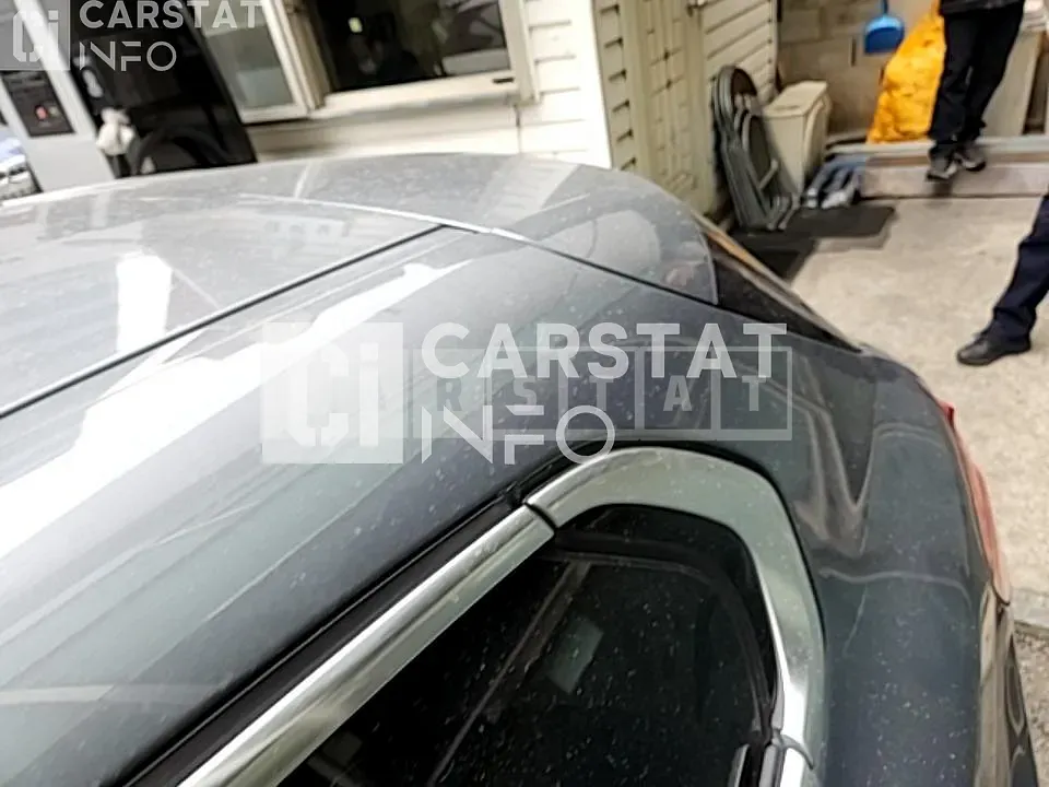 Photo 2 of 6: 2022 BMW 120i — Korean insurance auction