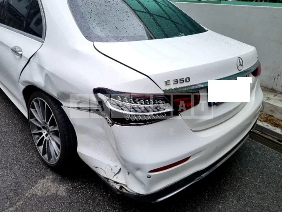 Photo 2 of 15: 2021 Mercedes-Benz E350 4Matic — Korean insurance auction