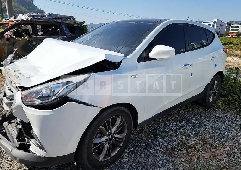 Photo 2 of 10: 2015 Hyundai Tucson, VIN KMHJT81VBFU958218 — Korean insurance auction