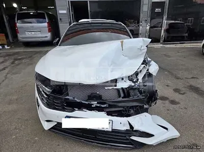 Photo 1 of 18: 2022 Kia K5 — Korean insurance auction