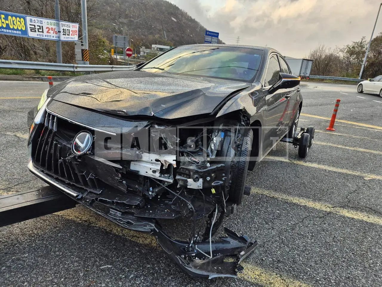 Photo 2 of 9: 2023 Lexus ES300h, VIN JTHBA1C14P2015081 — Korean insurance auction