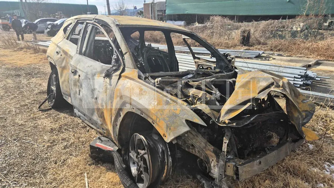 Photo 2 of 4: 2021 Hyundai Tucson, VIN KMHJB81BGMU011833 — Korean insurance auction