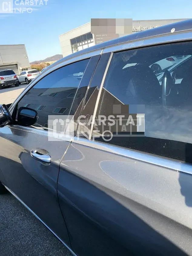 Photo 2 of 41: 2017 Mercedes-Benz E 200, VIN WDDZF4CB7HA283339 — Korean insurance auction