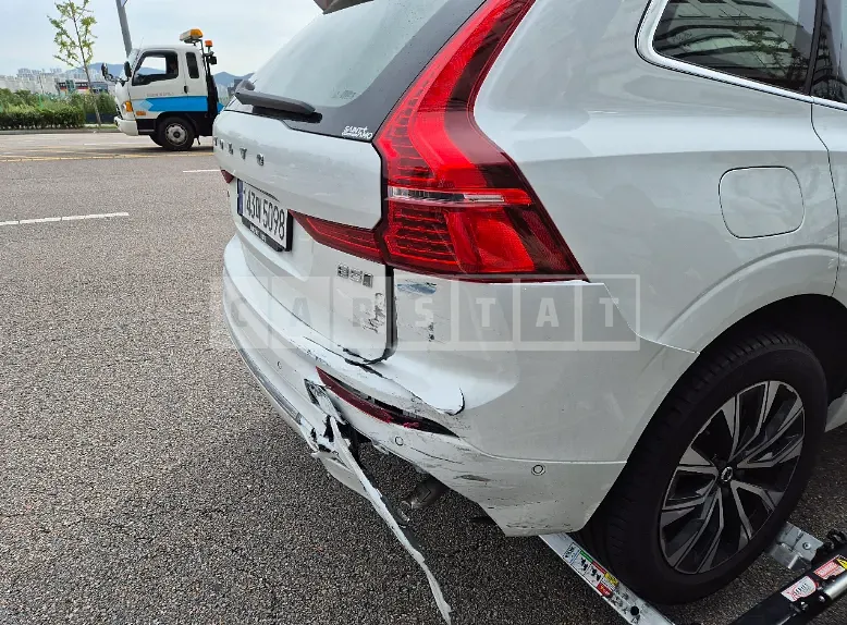 Photo 2 of 10: 2023 Volvo XC60B5 AWD — Korean insurance auction