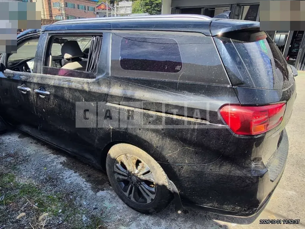 Photo 2 of 12: 2018 Kia Carnivals — Korean insurance auction