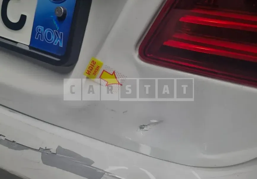 Photo 2 of 9: 2015 BMW 520d, VIN WBA5E5109FG065557 — Korean insurance auction