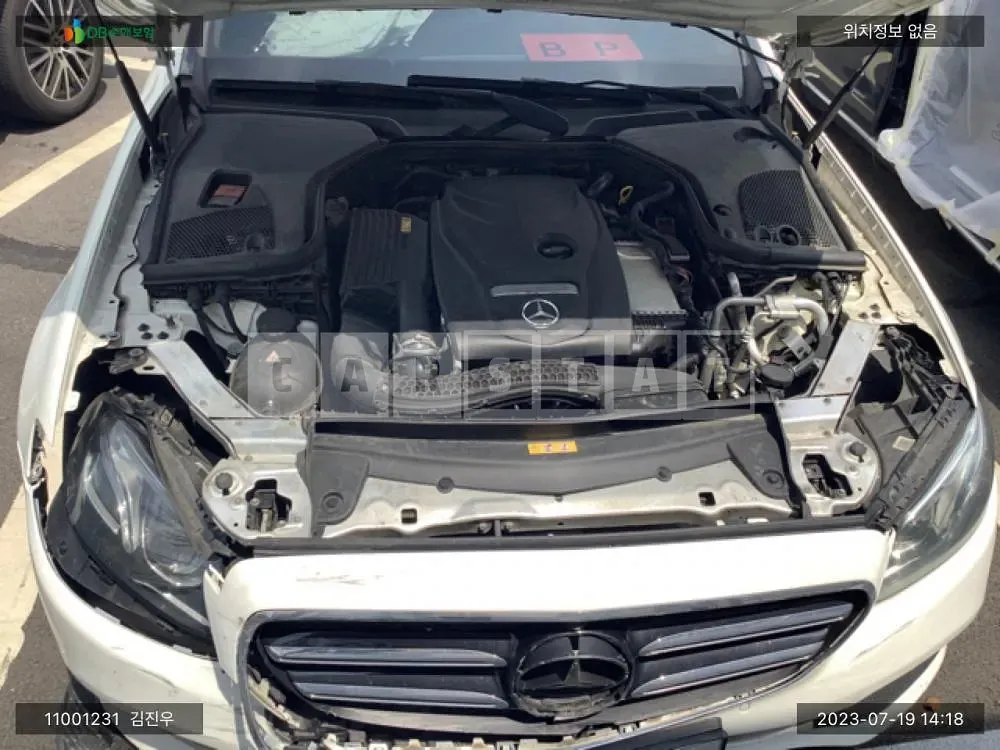 Photo 2 of 17: 2016 Mercedes-Benz E300, VIN WDDZF4JB9HA045849 — Korean insurance auction