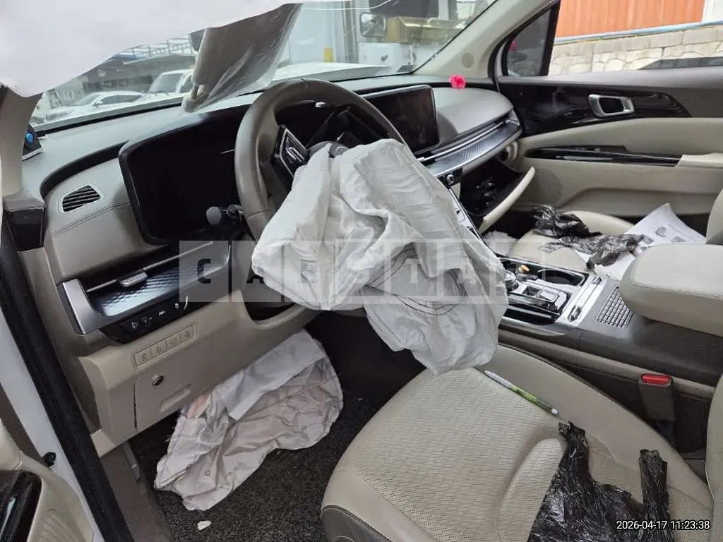 Photo 2 of 9: 2021 Kia Carnivals — Korean insurance auction