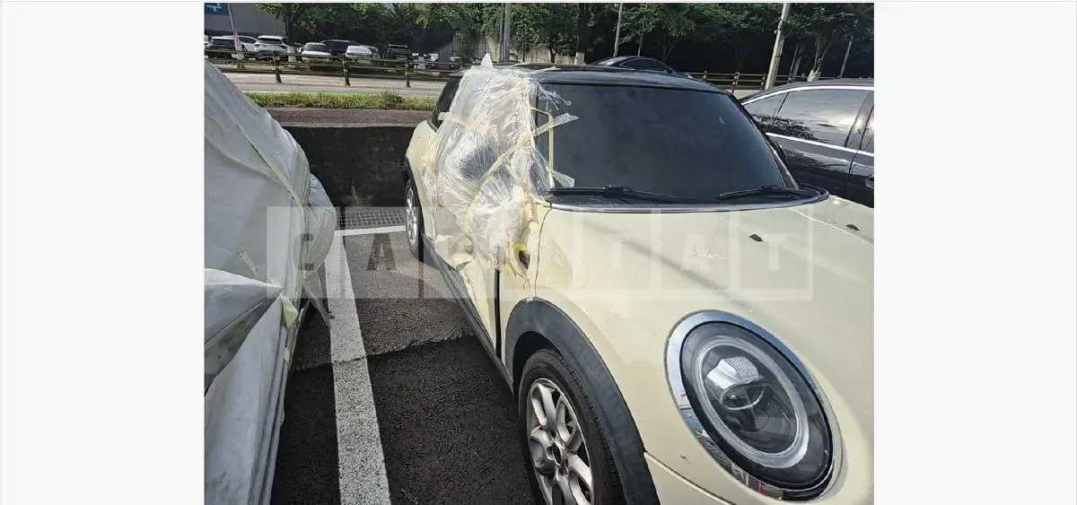 Photo 2 of 27: 2019 MINI Cooper — Korean insurance auction