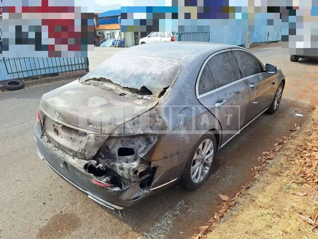 Photo 2 of 8: 2018 Mercedes-Benz E220 d — Korean insurance auction