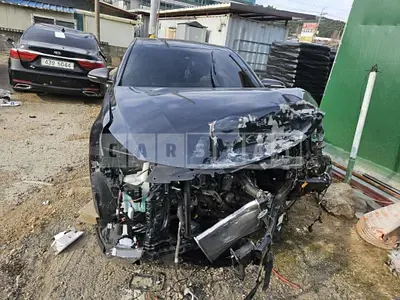 Photo 1 of 13: 2019 Kia K5 — Korean insurance auction