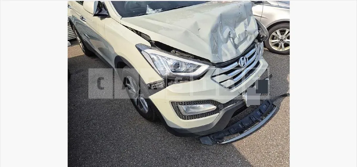 Photo 2 of 16: 2015 Hyundai Santa Fe DM — Korean insurance auction