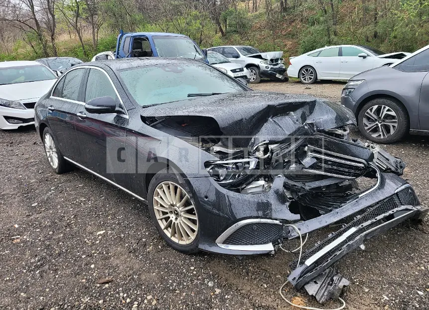 Photo 2 of 9: 2021 Mercedes-Benz E220d 4Matic, VIN W1KZF0FB0MA933045 — Korean insurance auction