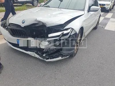 Photo 1 of 2: 2022 BMW 520i — Korean insurance auction