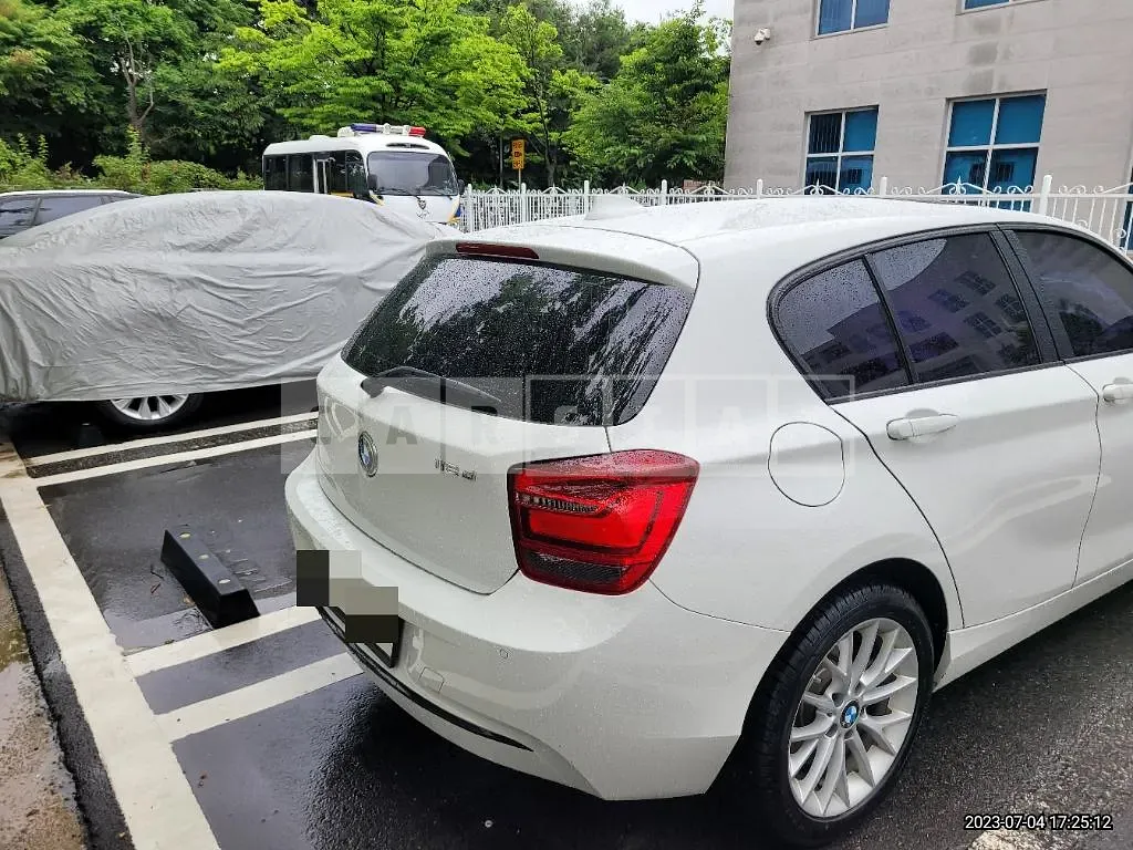 Photo 2 of 21: 2015 BMW 118d, VIN WBA1C1103FJ839544 — Korean insurance auction