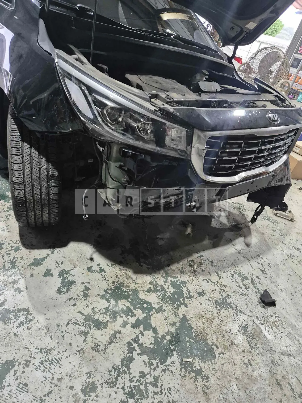 Photo 2 of 20: 2018 Kia Carnival 7-Seater Limousine, VIN KNAME811BKS468037 — Korean insurance auction