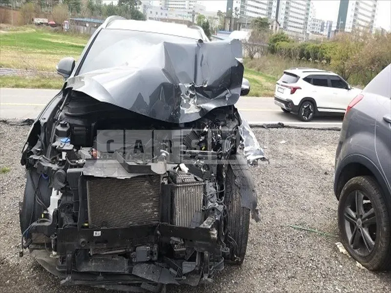 Photo 2 of 24: 2020 Hyundai Santa Fe, VIN KMHS381ABLU208763 — Korean insurance auction