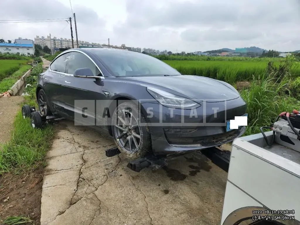 Photo 2 of 10: 2020 Tesla Model 3 Long Range, VIN 5YJ3E1EB3LF756281 — Korean insurance auction