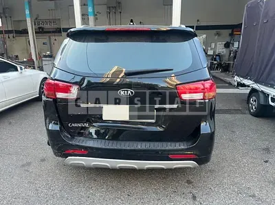 Photo 1 of 11: 2017 Kia Carnival 9 Seater — Korean insurance auction