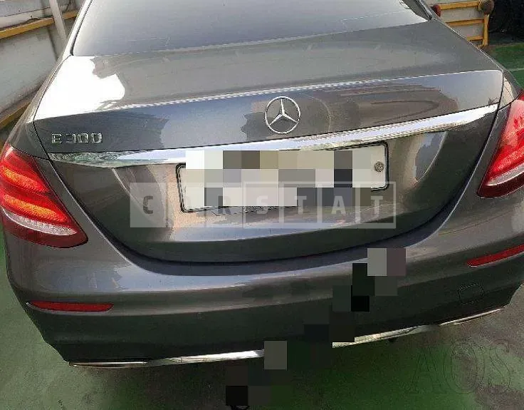Photo 2 of 18: 2019 Mercedes-Benz E300, VIN WDDZF4JB0KA641732 — Korean insurance auction