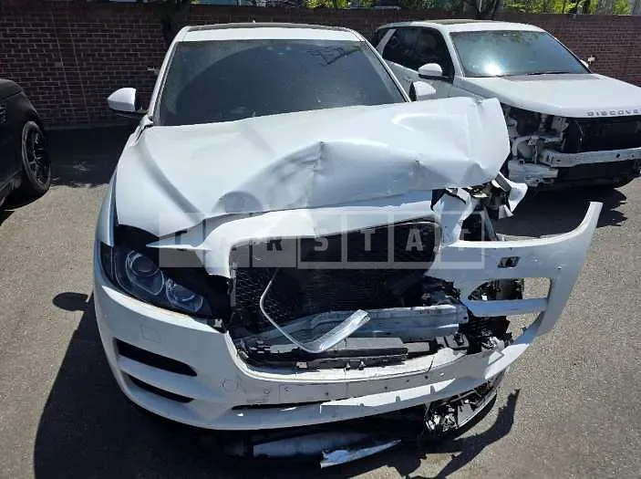 Photo 2 of 22: 2017 Jaguar F-Pace 20d, VIN SADCA2BN6JA264569 — Korean insurance auction