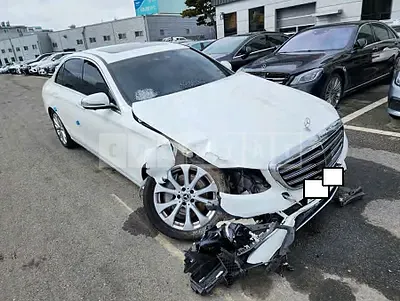 Photo 1 of 30: 2020 Mercedes-Benz E 300 4Matic, VIN W1KZF4KB3LA759273 — Korean insurance auction