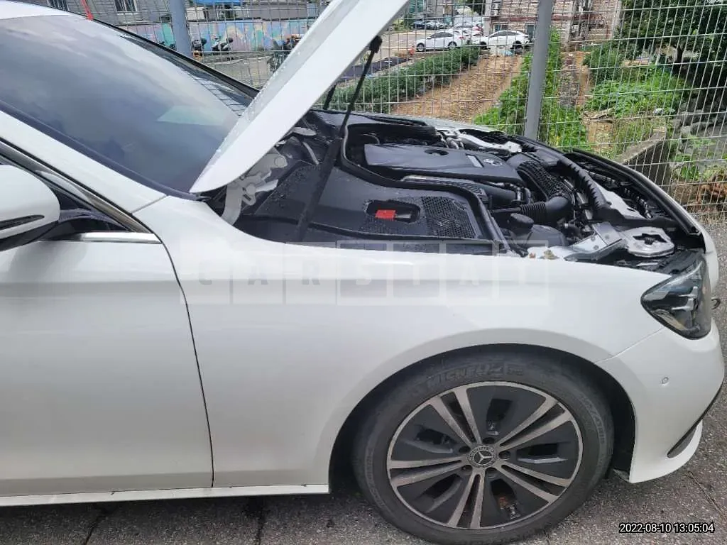 Photo 2 of 20: 2021 Mercedes-Benz E250, VIN W1KZF4FB1MA929805 — Korean insurance auction
